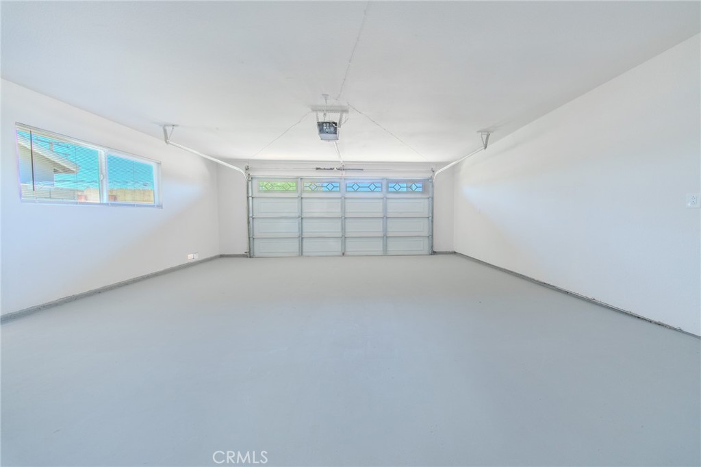 https://media.crmls.org/medias/2bbc1f0e-f025-4c40-86a4-26d70fa83439.jpg?preset=X-Large
