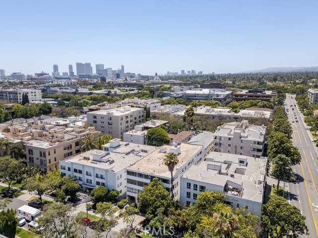 419 N Oakhurst Drive, Beverly Hills CA: https://media.crmls.org/medias/2bbd9f66-3c44-4bed-8ed7-cff7ae289f64.jpg
