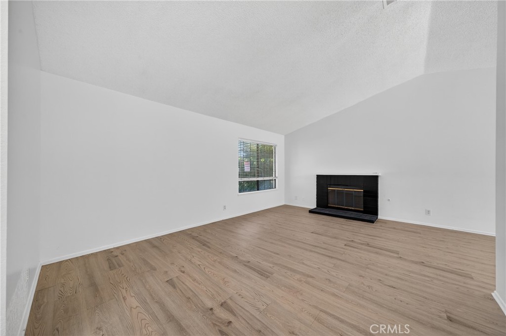 MLS #OC25244729 image #5