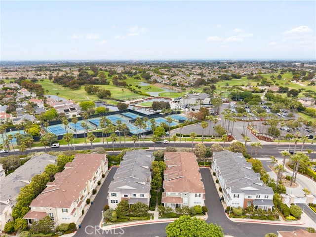 6281 Pacific Pointe Drive, Huntington Beach CA: https://media.crmls.org/medias/2bbeaa7f-d8b9-4f4d-86c8-a660a1dba03a.jpg
