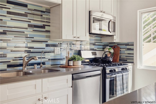 Detail Gallery Image 5 of 23 For 1918 11th St #D,  Santa Monica,  CA 90404 - 2 Beds | 2 Baths