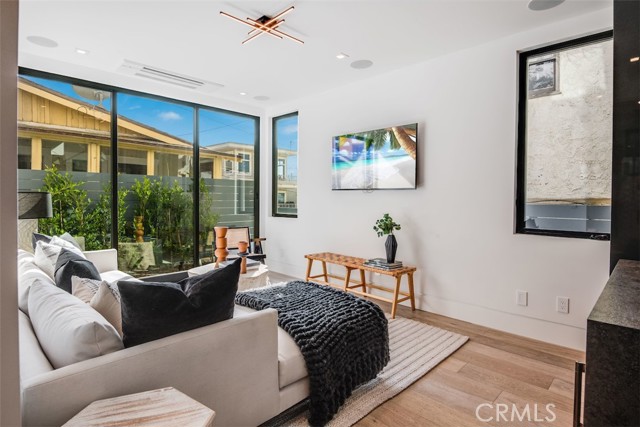 200 40th Street, Manhattan Beach, California 90266, 4 Bedrooms Bedrooms, ,4 BathroomsBathrooms,Residential,Sold,40th,SB22010624