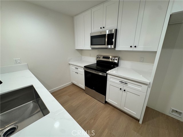 15238 Kingsbury Street, Mission Hills (San Fernando) CA: https://media.crmls.org/medias/2bc010b2-d6d8-4c38-88f2-dcc40b5f6b8e.jpg