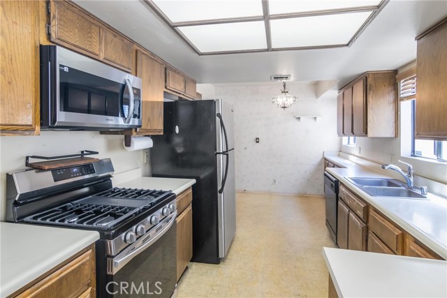 Detail Gallery Image 9 of 18 For 13203 Vanowen St #8,  North Hollywood,  CA 91605 - 2 Beds | 3 Baths