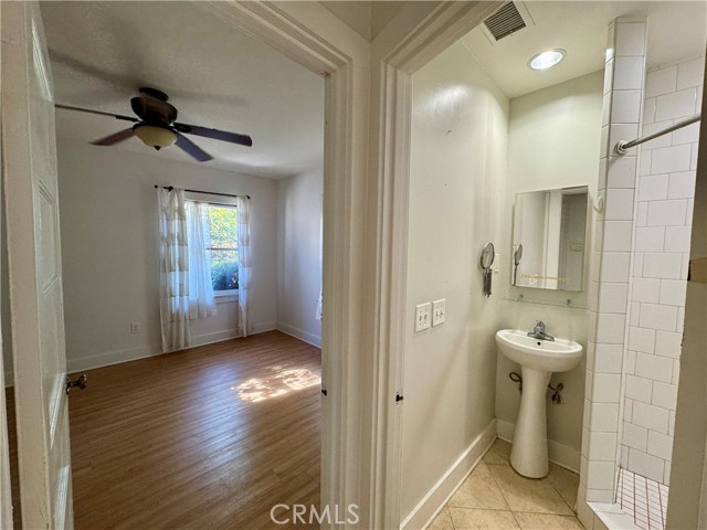 Detail Gallery Image 3 of 10 For 701 Mira Monte Pl, Pasadena,  CA 91101 - 1 Beds | 1 Baths