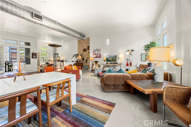 253 N Bush Street, Santa Ana CA: https://media.crmls.org/medias/2bc36f78-ebfb-434e-9993-85d53a6aa535.jpg