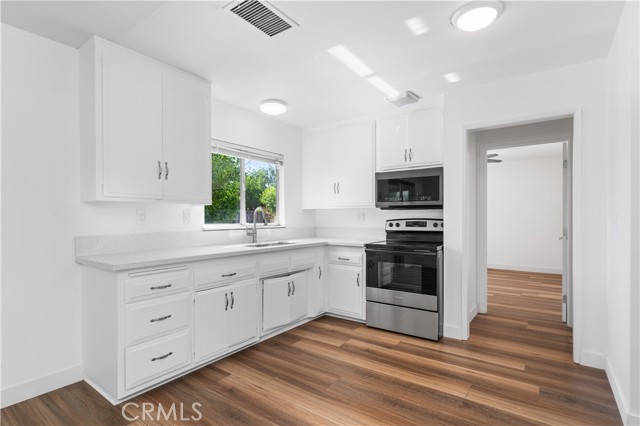 Detail Gallery Image 8 of 30 For 881 Majela Ln, Hemet,  CA 92543 - 2 Beds | 2 Baths