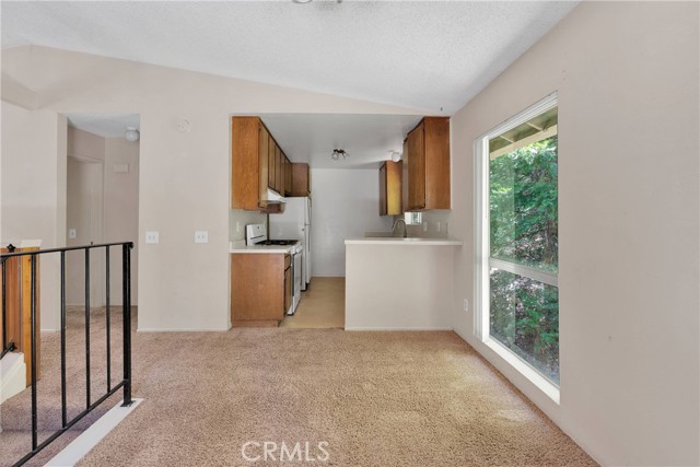 101 Rockledge Lane, Lake Arrowhead CA: https://media.crmls.org/medias/2bc4c55e-f4d0-45bb-a3d2-a4045c4e8e72.jpg
