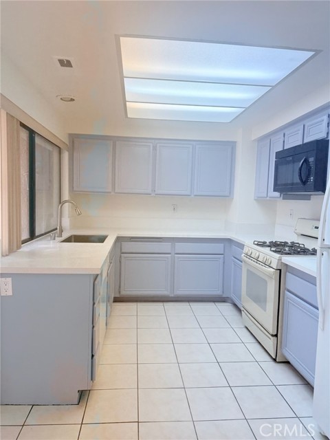 17 Rock Cliff Place, Phillips Ranch CA: https://media.crmls.org/medias/2bc4ed44-07f4-49d2-9574-e5c2e5029f84.jpg