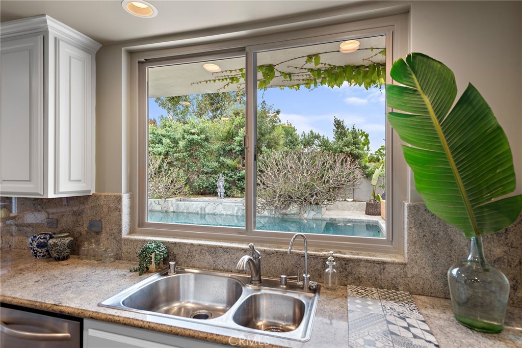 MLS #OC25157494 img 4