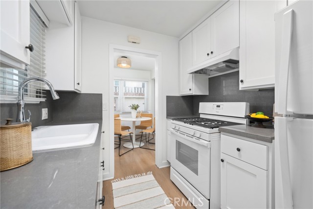 Detail Gallery Image 7 of 31 For 502 36th a,  Newport Beach,  CA 92663 - 2 Beds | 2 Baths