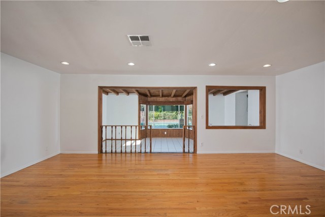 Detail Gallery Image 8 of 42 For 9655 Gothic, North Hills,  CA 91343 - 3 Beds | 2 Baths