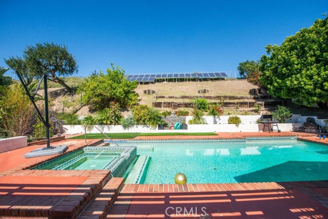 Detail Gallery Image 35 of 49 For 2057 Woodglen St, Simi Valley,  CA 93065 - 4 Beds | 2/1 Baths