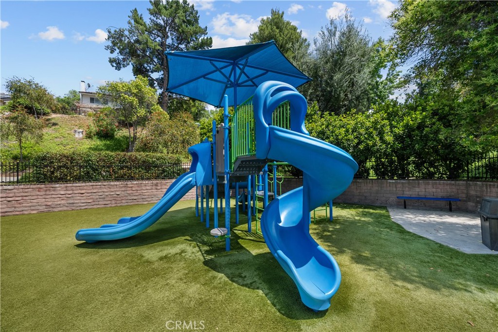 https://media.crmls.org/medias/2bc7442d-6e6a-4a4b-99a7-c53d7197058a.jpg?preset=X-Large