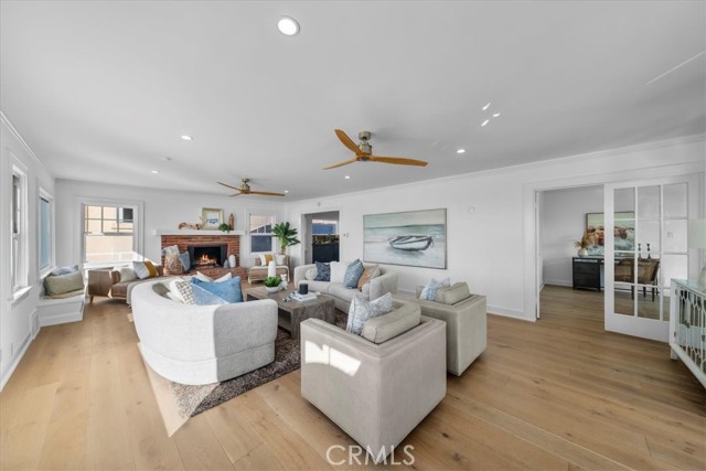 1000 The Strand, Manhattan Beach CA: https://media.crmls.org/medias/2bc75294-8fa5-4adf-a77f-e5d9bc7d8bbb.jpg