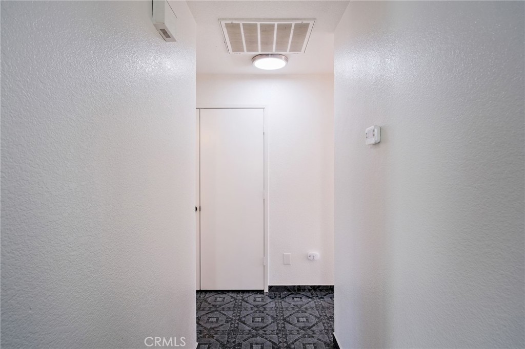 https://media.crmls.org/medias/2bc87e49-36fa-4279-9a27-0cb1c3fe6739.jpg?preset=X-Large