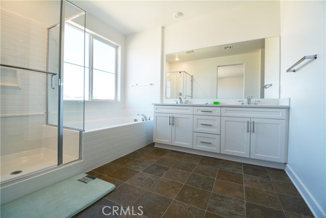 2553 E Kiwi Ct, Ontario CA: https://media.crmls.org/medias/2bc891af-5d57-4411-b639-dbba365f3865.jpg