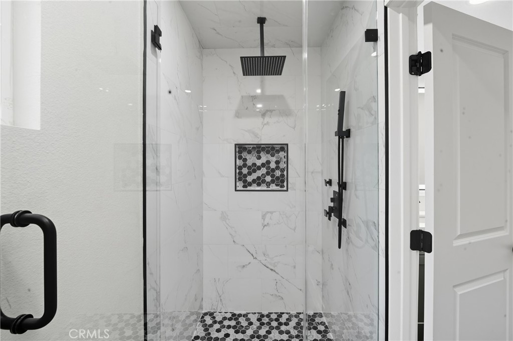 https://media.crmls.org/medias/2bc957c7-1b6c-4728-a402-fdf4065b5dc5.jpg?preset=X-Large