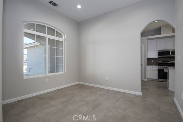 Detail Gallery Image 7 of 30 For 17796 Valencia St, Hesperia,  CA 92345 - 4 Beds | 2/1 Baths