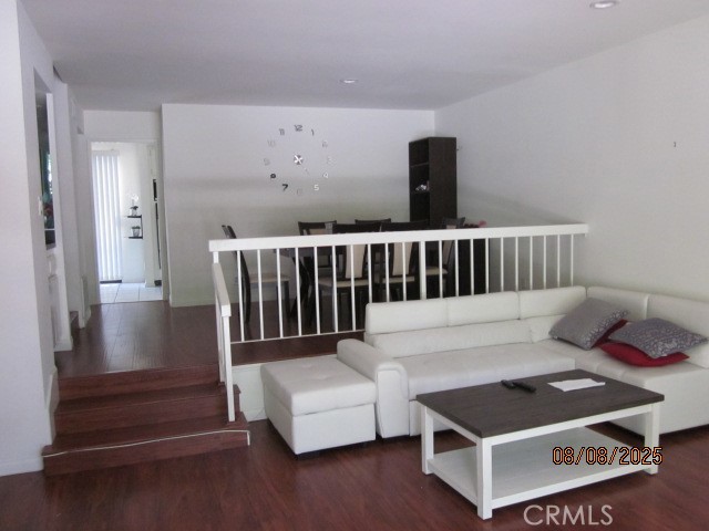 Detail Gallery Image 2 of 9 For 21901 Burbank Bld #168,  Woodland Hills,  CA 91367 - 3 Beds | 3 Baths