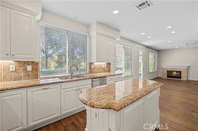23664 Clearidge Drive, Valencia CA: https://media.crmls.org/medias/2bcae340-0d18-4d86-8559-e5e3f3a08699.jpg