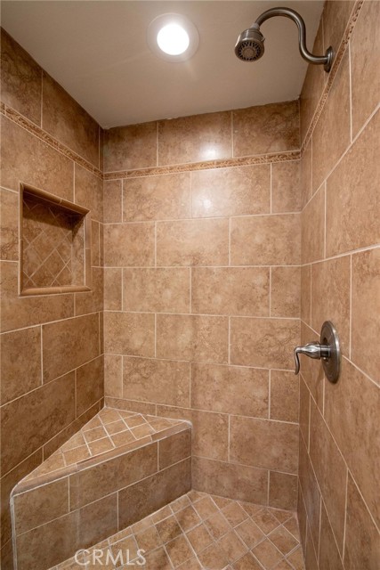 Detail Gallery Image 31 of 62 For 7310 Balboa Bld #F,  Van Nuys,  CA 91406 - 2 Beds | 3 Baths