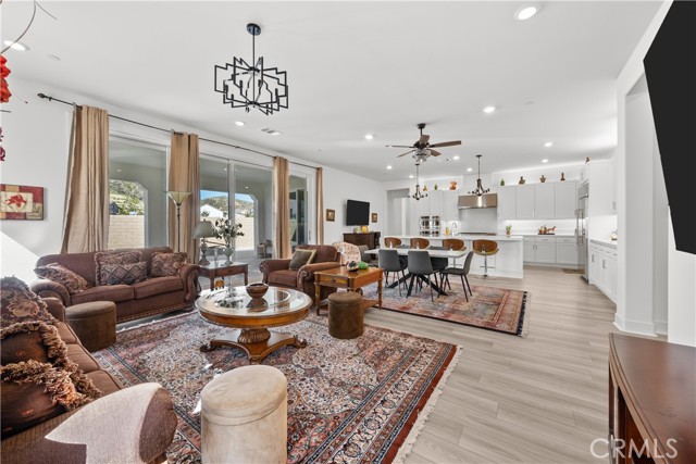 Detail Gallery Image 15 of 51 For 24513 via Sendero, Valencia,  CA 91354 - 3 Beds | 3/1 Baths