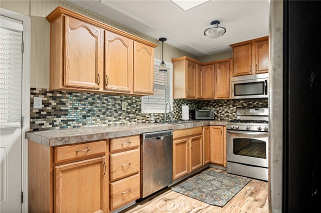 12680 4th St, SPC #29, Yucaipa CA: https://media.crmls.org/medias/2bccdaaf-38f8-412b-8f53-a1c0431bcde7.jpg