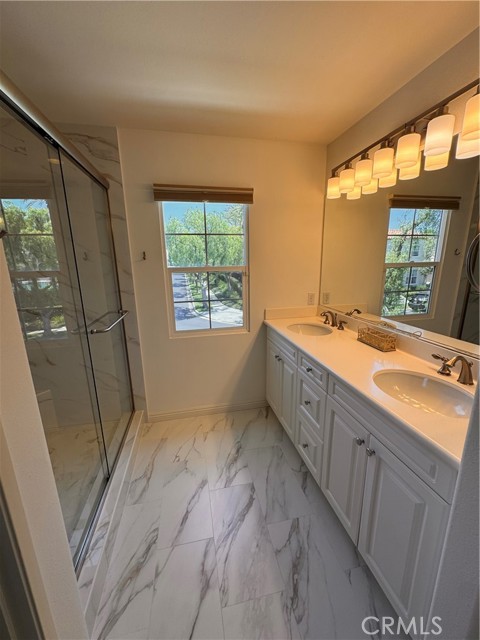 44 Arcata, Irvine CA: https://media.crmls.org/medias/2bcd5569-b214-4f9c-9bf1-30d34042218f.jpg