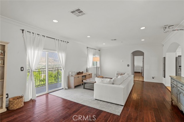 Detail Gallery Image 9 of 41 For 9369 Hillrose, Sunland,  CA 91040 - 4 Beds | 4 Baths