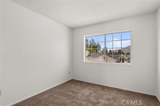Detail Gallery Image 14 of 39 For 28627 Strathmore Rd, Highland,  CA 92346 - 4 Beds | 2/1 Baths