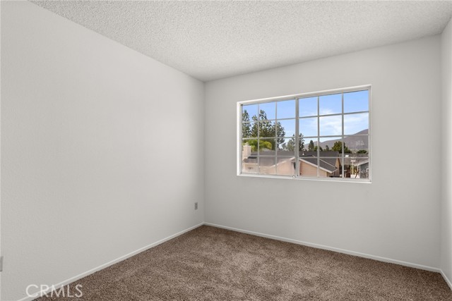 Detail Gallery Image 14 of 39 For 28627 Strathmore Rd, Highland,  CA 92346 - 4 Beds | 2/1 Baths