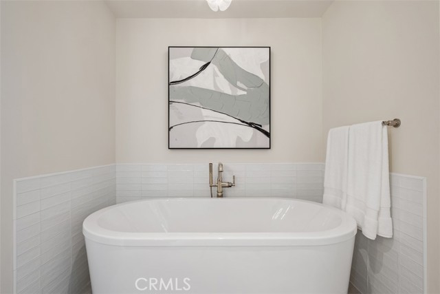 20 Balboa Coves, Newport Beach CA: https://media.crmls.org/medias/2bce0c7a-2996-48d3-909f-0d1b4a42c174.jpg