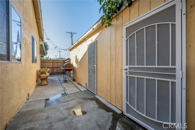 Detail Gallery Image 34 of 37 For 301 E Scott St, Long Beach,  CA 90805 - 3 Beds | 2 Baths