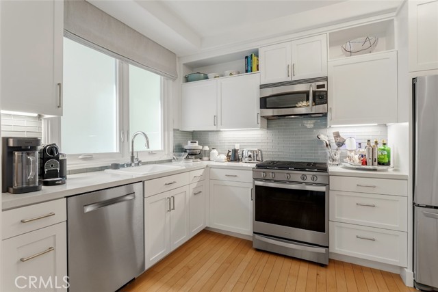 11952 Montana Ave, #203 photo 13