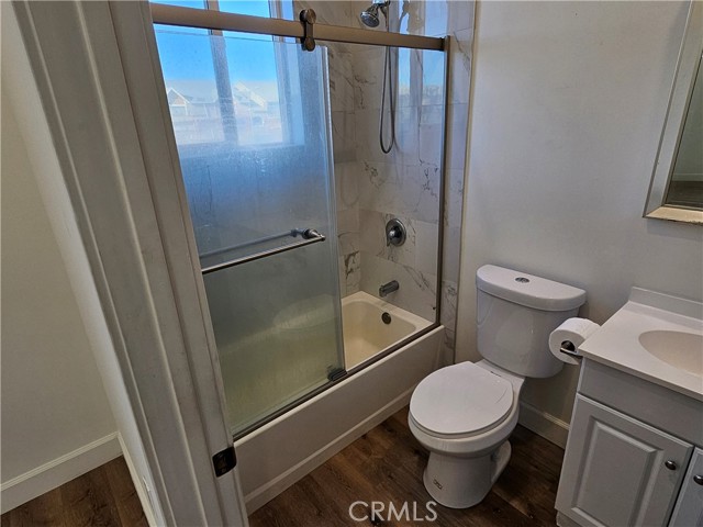 Detail Gallery Image 7 of 11 For 14550 Burbank Blvd #103, Burbank,  CA 91411 - 3 Beds | 2/1 Baths