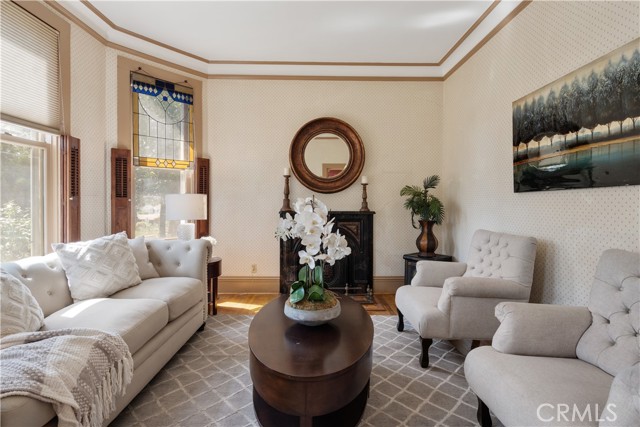 211 E Virginia Avenue, Glendora CA: https://media.crmls.org/medias/2bd1b9c0-429b-4e30-a78a-27e2e1c8391c.jpg