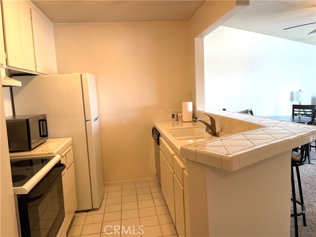 650 The Village, Redondo Beach CA: https://media.crmls.org/medias/2bd20469-82ee-4269-b8e3-d4a7e9501877.jpg