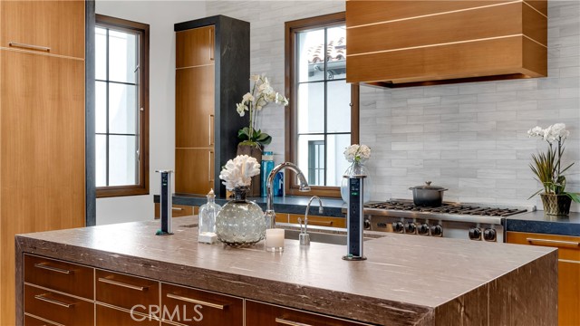 Image 27 of 69 For 2 Thomas Road