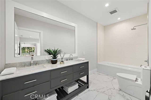 Detail Gallery Image 11 of 43 For 27 Lucerne #35,  Newport Beach,  CA 92660 - 4 Beds | 3/1 Baths