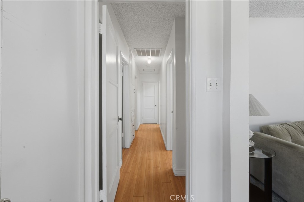 https://media.crmls.org/medias/2bd3f262-77c8-4b44-8b1a-caf07626a348.jpg?preset=X-Large
