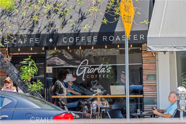 4180 Tujunga Avenue, Studio City CA: https://media.crmls.org/medias/2bd47ed0-bc5f-4592-8404-79ceeb150a99.jpg