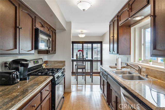 Detail Gallery Image 9 of 29 For 1720 Westcliff Dr #10,  Newport Beach,  CA 92660 - 1 Beds | 1 Baths