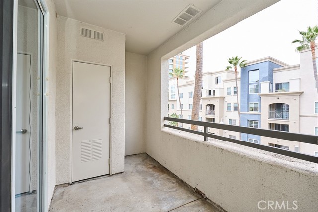 2312 Scholarship, Irvine CA: https://media.crmls.org/medias/2bd4b43a-bee0-47d0-9829-36055ebec1ba.jpg