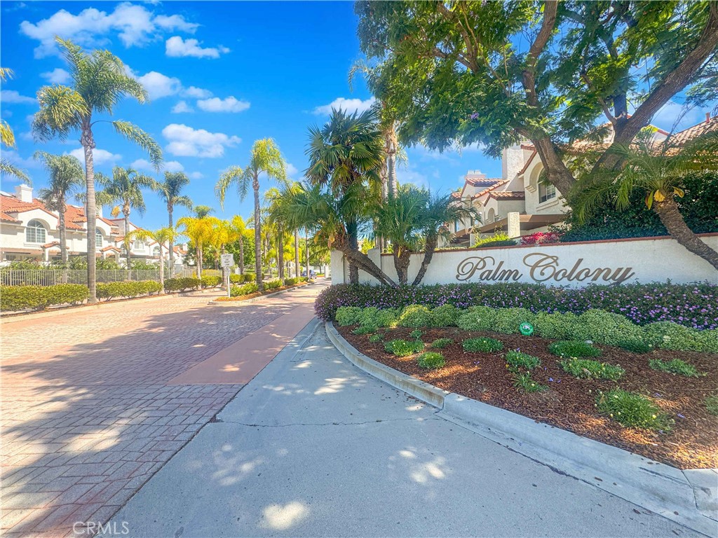 https://media.crmls.org/medias/2bd4e110-e6ea-4929-88c7-66d9d8ca0029.jpg?preset=X-Large