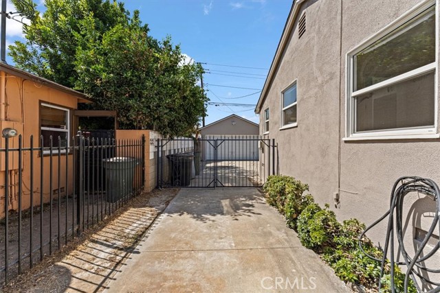 749 S 2nd Avenue, Covina CA: https://media.crmls.org/medias/2bd4ea07-f1b7-4d39-901a-523ccd803646.jpg