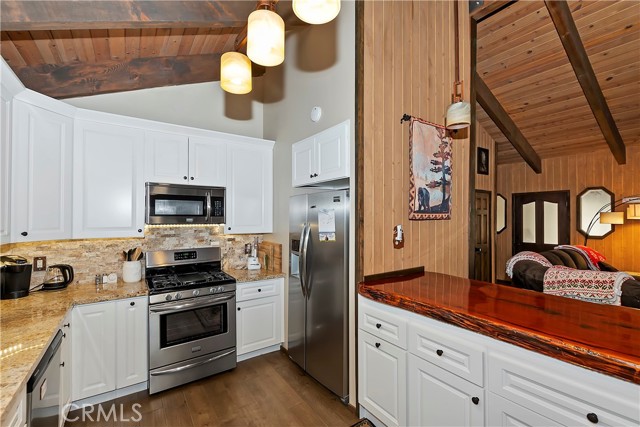 Detail Gallery Image 18 of 45 For 423 Pine View Dr, Big Bear City,  CA 92314 - 3 Beds | 2 Baths
