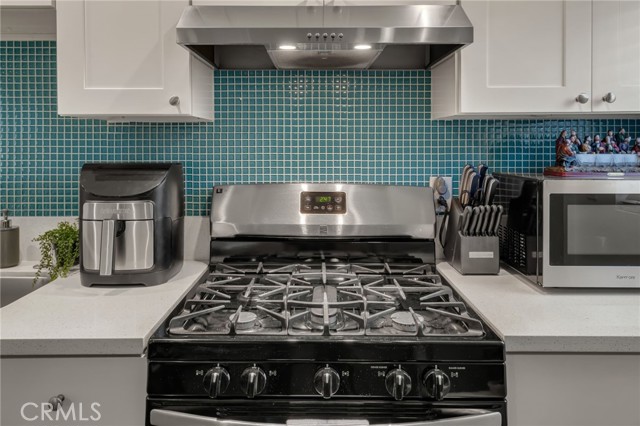 289 E Heath, Long Beach CA: https://media.crmls.org/medias/2bd64aa3-6f47-4a12-804a-31a468557675.jpg