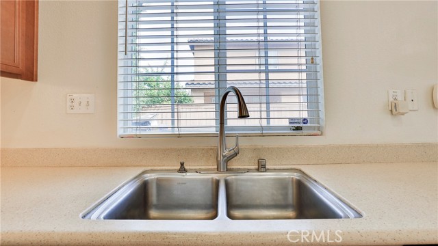 1748 Yvonne Court, Riverside CA: https://media.crmls.org/medias/2bd6f7f2-dc67-49a3-bc02-ea5d7dea61b2.jpg