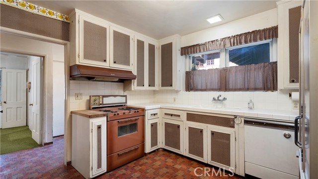 Detail Gallery Image 15 of 37 For 1804 N Heliotrope Dr, Santa Ana,  CA 92706 - 5 Beds | 4 Baths